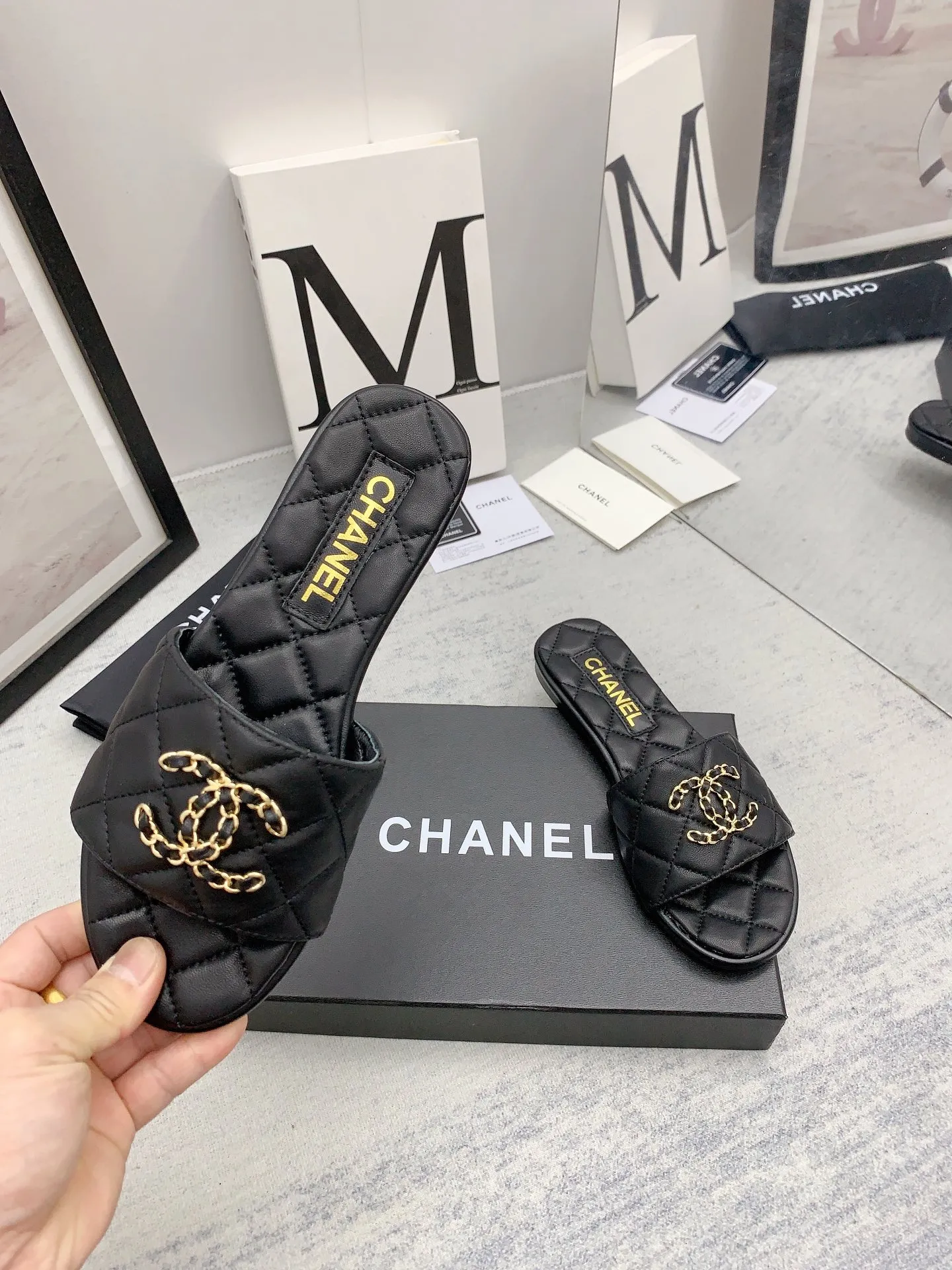👟👟Ex-factory price 440👟👟 (high version) [CHANEL] Chanel 2023AW super popular heavy craft hardware buckle motorcycle series💃🏻💃🏻💃🏻 ⚡️Authentic grade⚡️Top-grade version~ It is not on the same level as any version of the spot version in the domestic market. It is absolutely corresponding to the genuine product🤘🏻🤘🏻The original top-grade genuine leather sole is a real heavy craftsmanship and is OEMed by top domestic partners and costs a lot of money! There are more details, including hardware buckles, which are completely corresponding to the genuine products. You can compare them at the counter at will ✅ Upper: sheepskin ✅ Inner: imported sheepskin.. ✅ Outsole: genuine leather ✅ Heel height: flat ✅ Size: 35 to 40